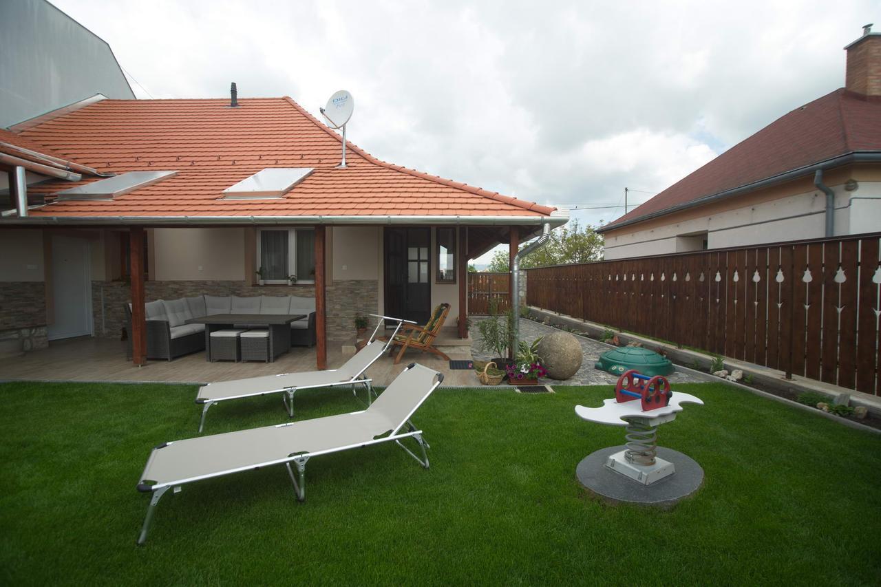 Holiday Home Podium エゲル エクステリア 写真